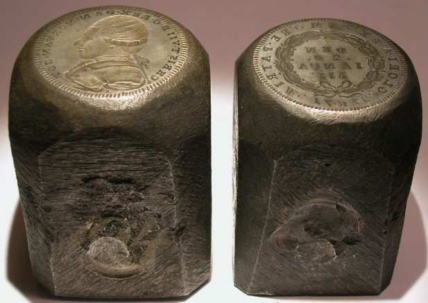 История чеканки монет. Маточник для чеканки монет. Чеканка монет 17 век. Штемпель для чеканки монет. Пуансон для чеканки монет.